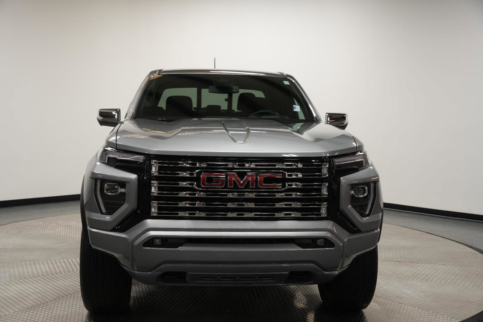 Used 2025 GMC Canyon Denali image 2