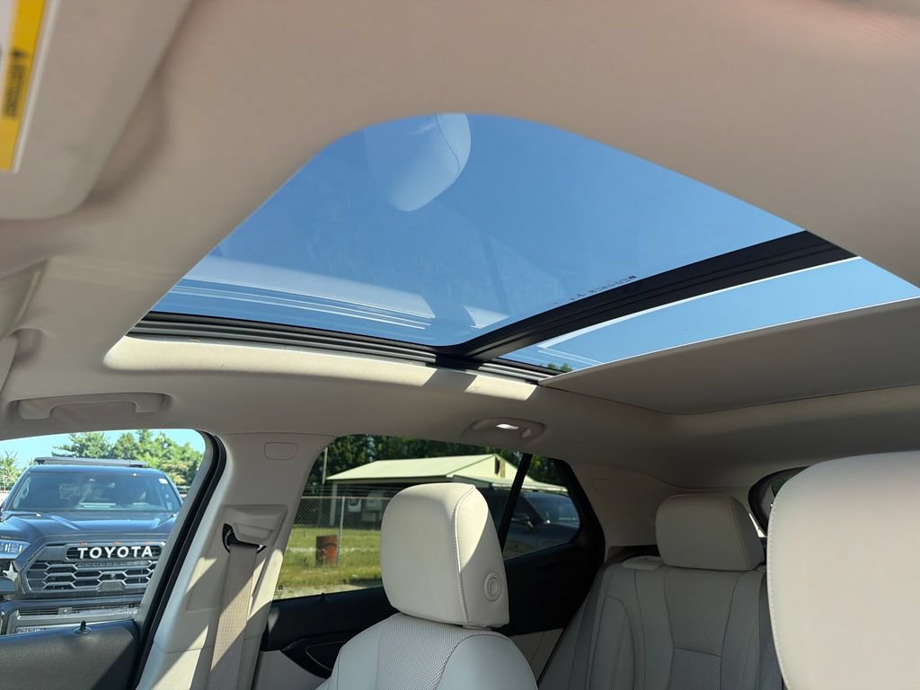 Used 2022 Buick Envision Essence w/ Safety Package FWD image 21