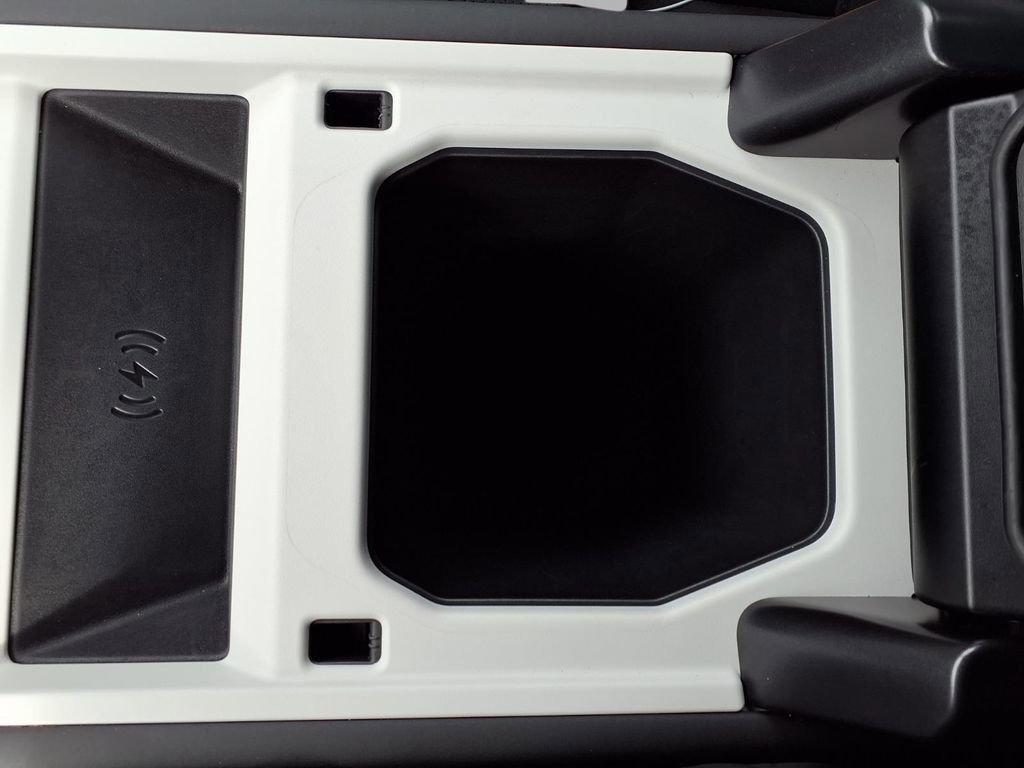 Used 2025 Land Rover Defender 110 S image 12