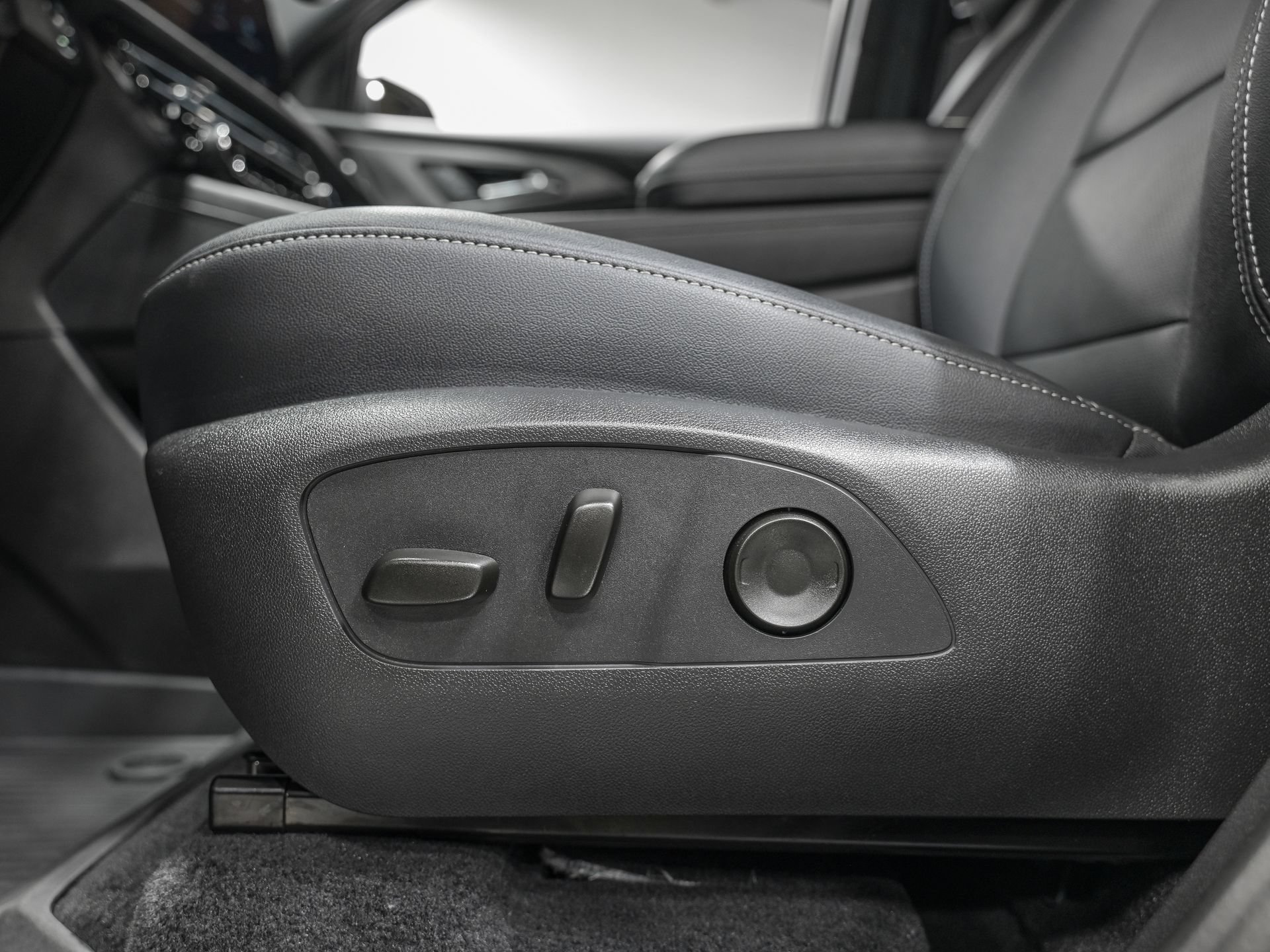 Used 2026 Chevrolet Traverse LT w/ Driver Confidence Package FWD image 14
