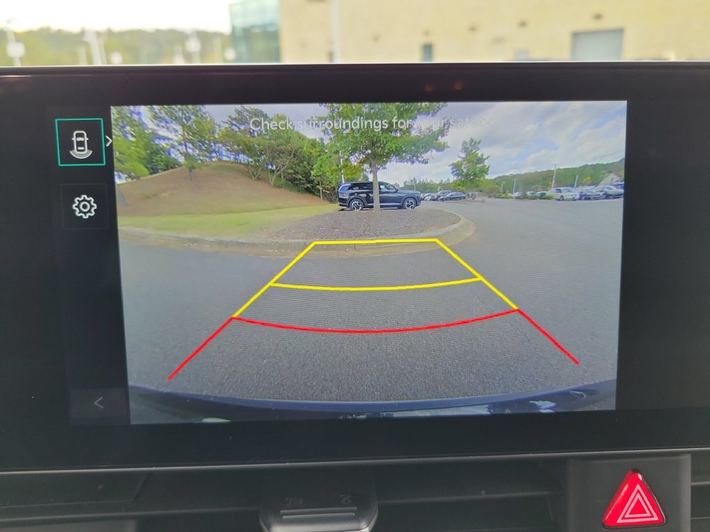 Used 2025 Kia Carnival FWD image 20