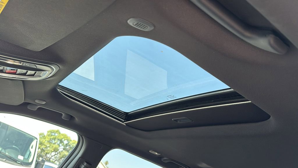 New 2025 Jeep Grand Cherokee Altitude image 32