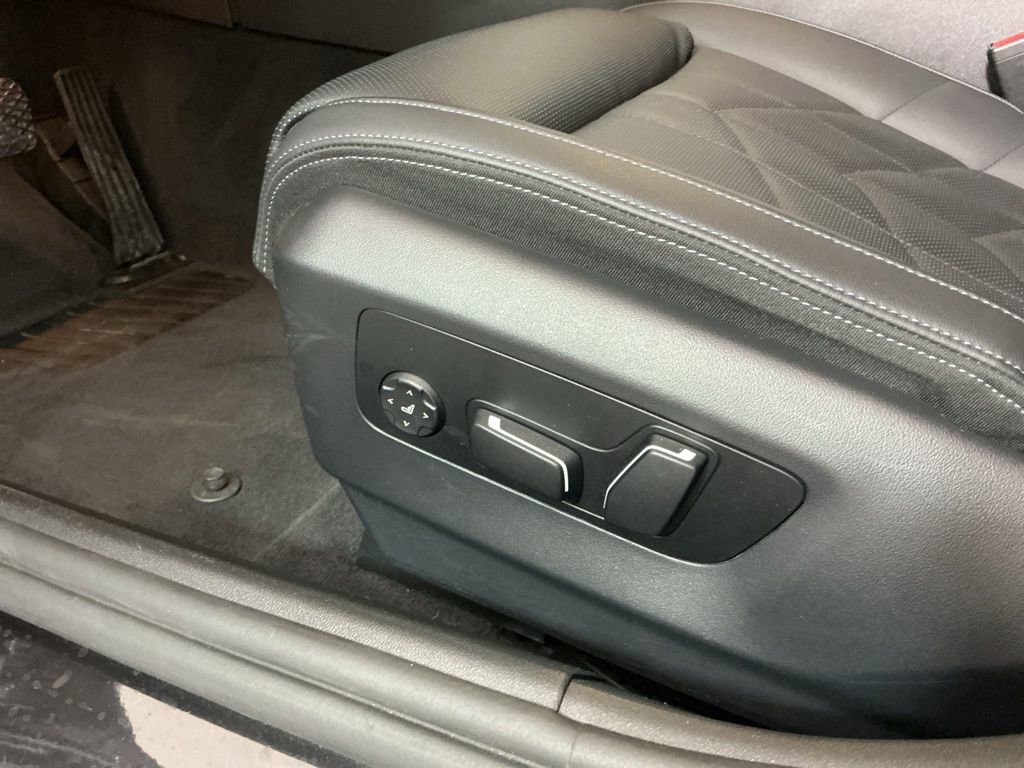 Certified 2025 BMW 530i w/ Premium Package RWD image 20