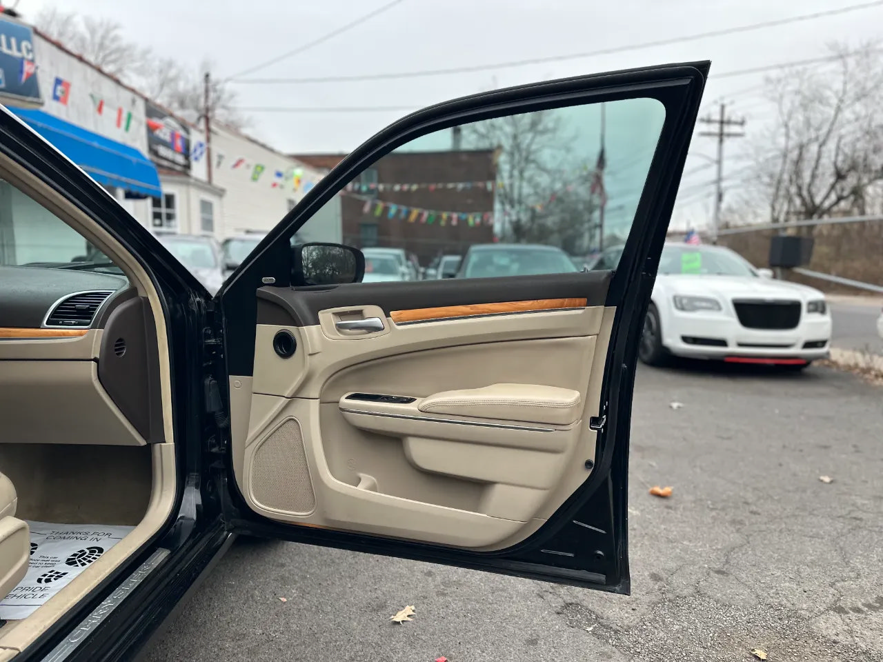 Used 2014 Chrysler 300 C RWD image 49