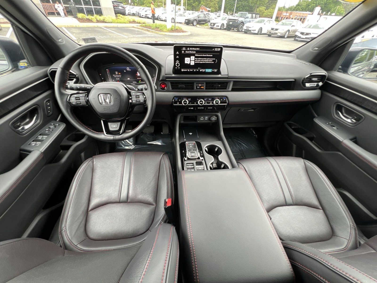 Used 2025 Honda Pilot Black Edition image 2