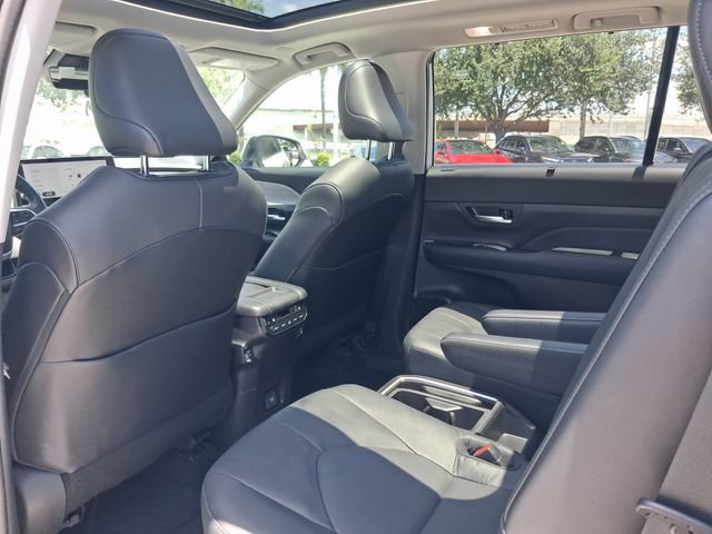 Used 2025 Toyota Grand Highlander AWD image 5