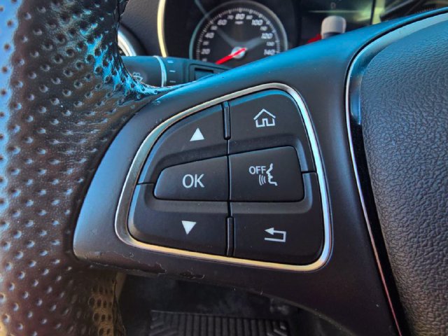 Used 2018 Mercedes-Benz GLC 300 4MATIC image 26