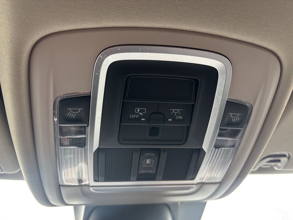 Used 2022 RAM 1500 Laramie AWD/4WD image 33