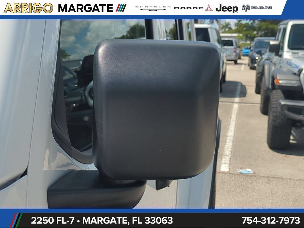 Used 2025 Jeep Wrangler Unlimited Sahara AWD/4WD image 12