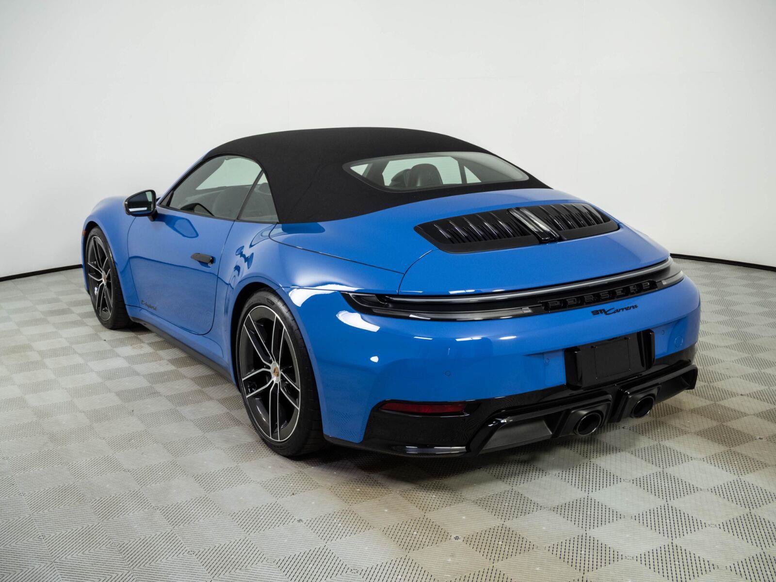 Certified 2025 Porsche 911 Carrera 4 GTS AWD/4WD image 34