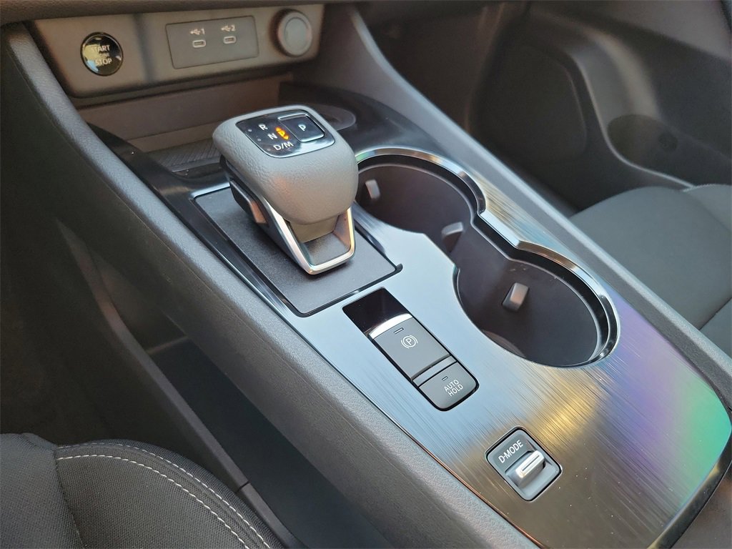 Used 2025 Nissan Rogue S image 29