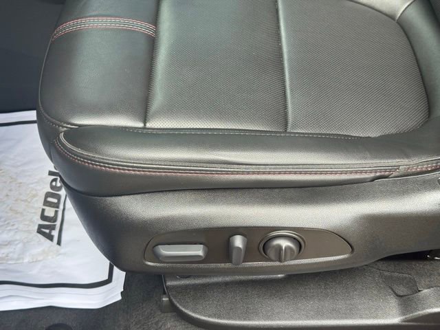 Used 2023 Chevrolet Traverse RS image 16