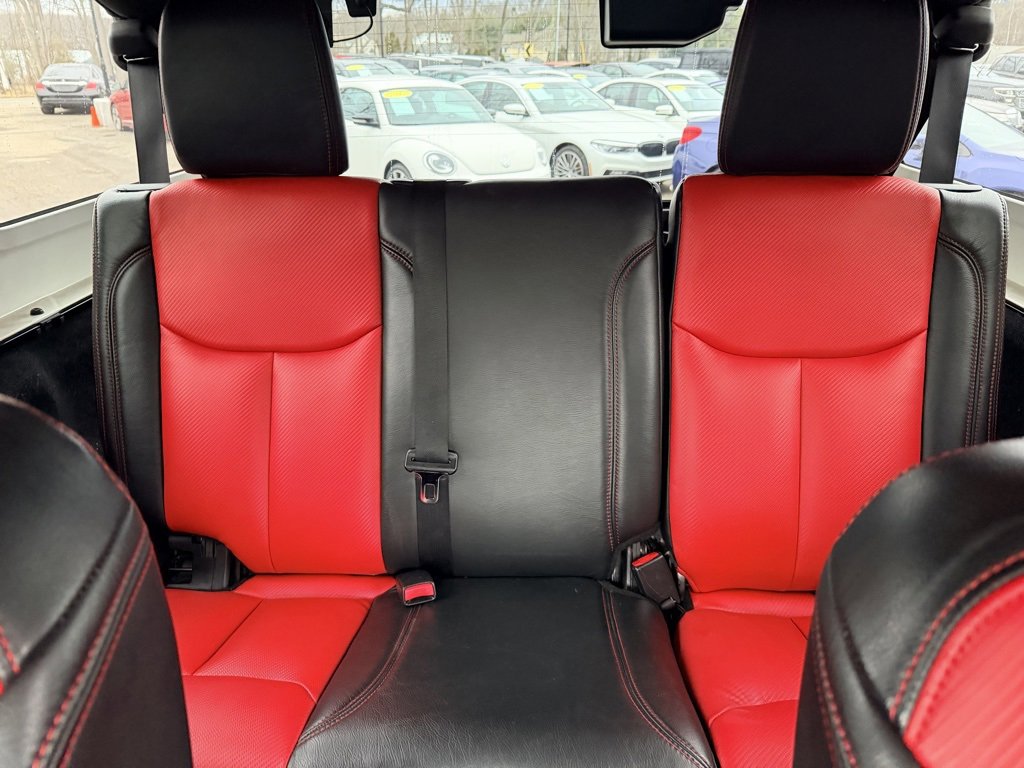 Used 2013 Jeep Wrangler Unlimited Sahara image 24