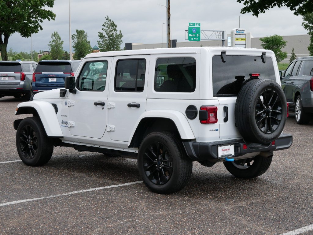 Used 2024 Jeep Wrangler Unlimited Sahara AWD/4WD image 7