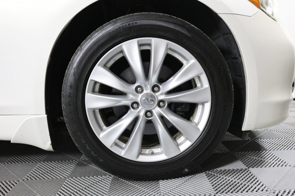 Used 2011 INFINITI M56 x w/ Deluxe Touring Pkg AWD/4WD image 6