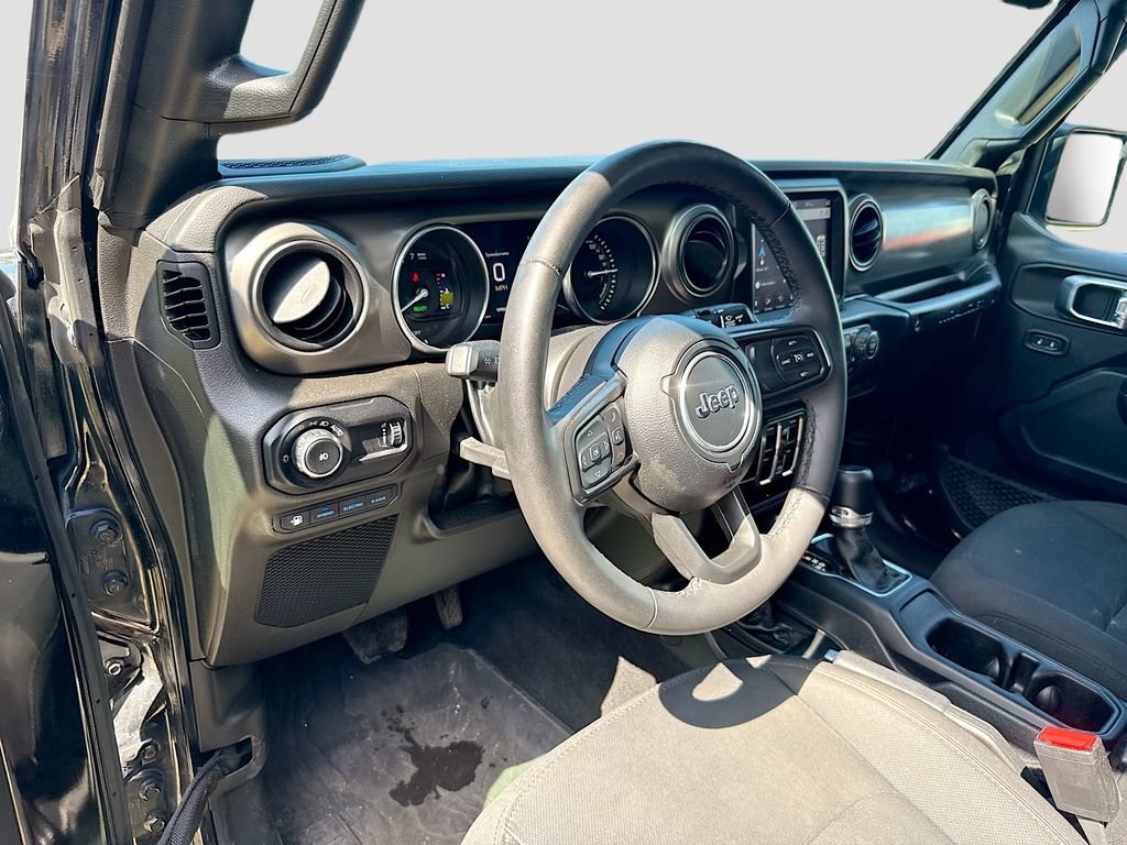 Used 2023 Jeep Wrangler Unlimited w/ Cold Weather Group AWD/4WD image 10