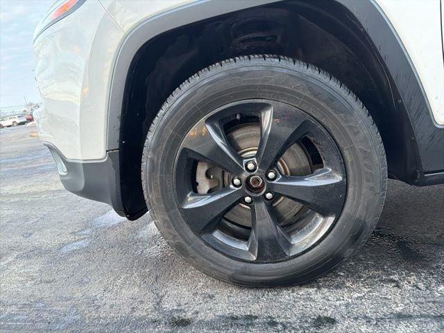 Used 2016 Jeep Cherokee Latitude w/ Cold Weather Group image 10