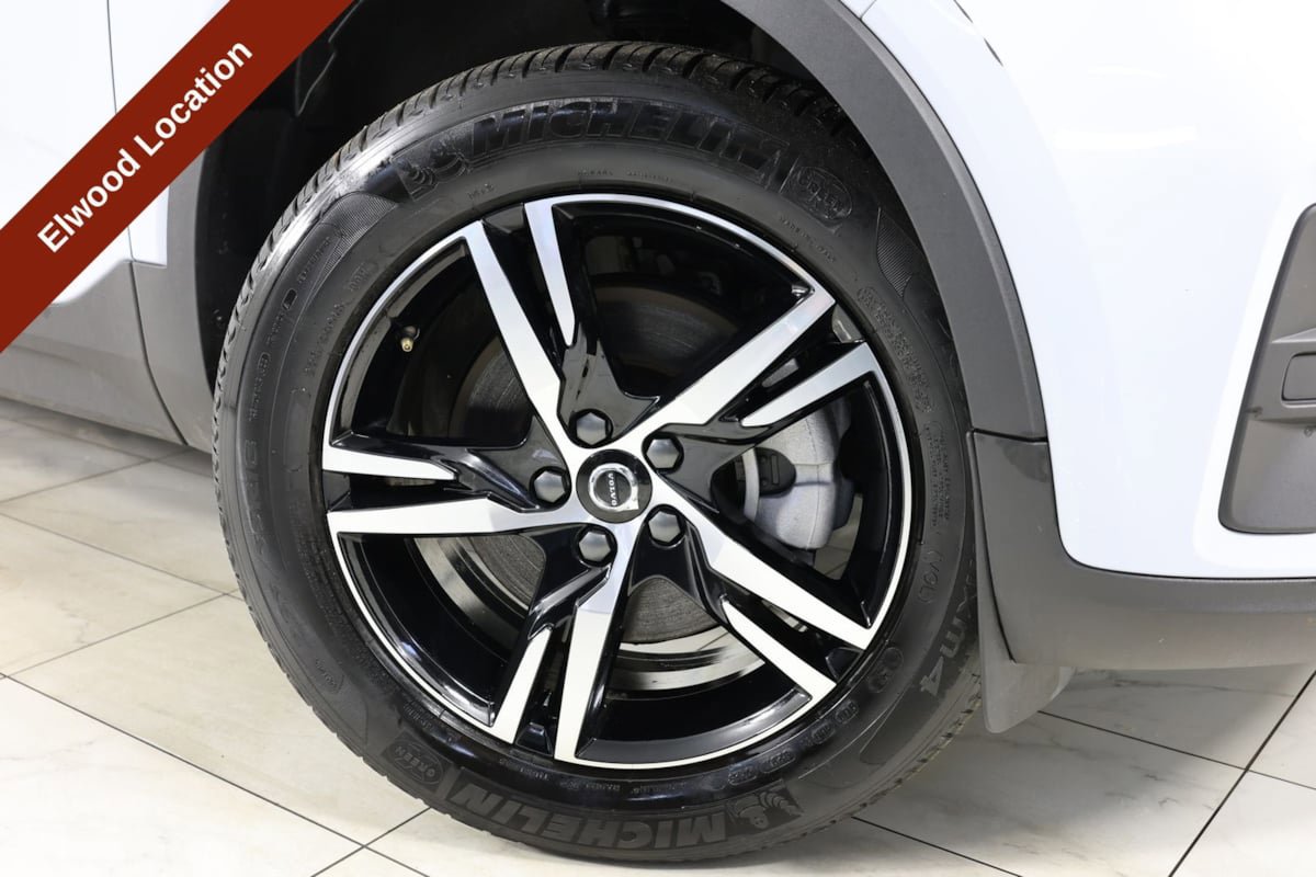 Used 2025 Volvo XC40 B5 Core AWD/4WD image 15