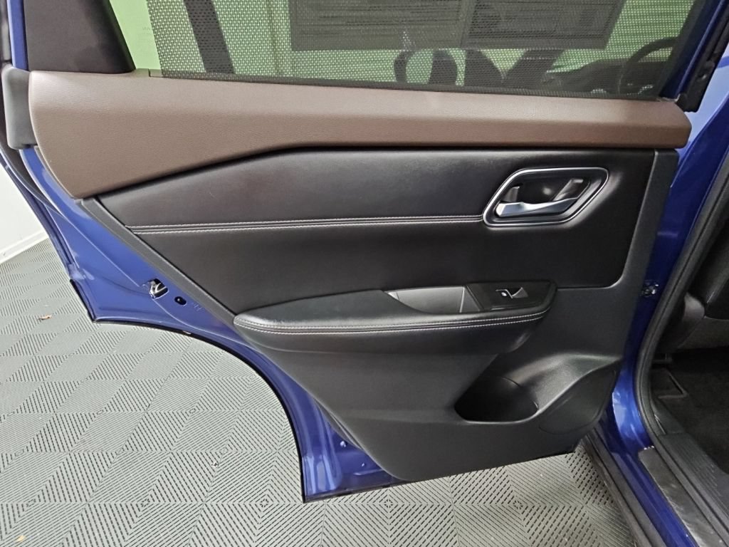 Used 2023 Nissan Rogue Platinum AWD/4WD image 32