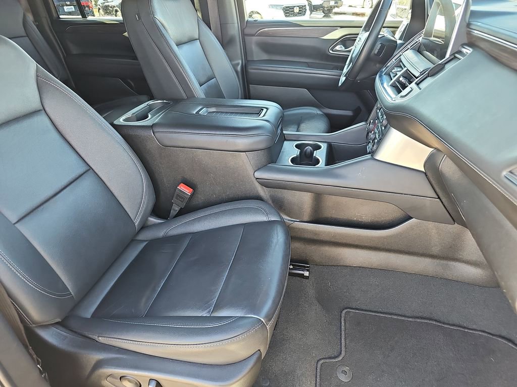 Used 2024 Chevrolet Suburban LT image 12