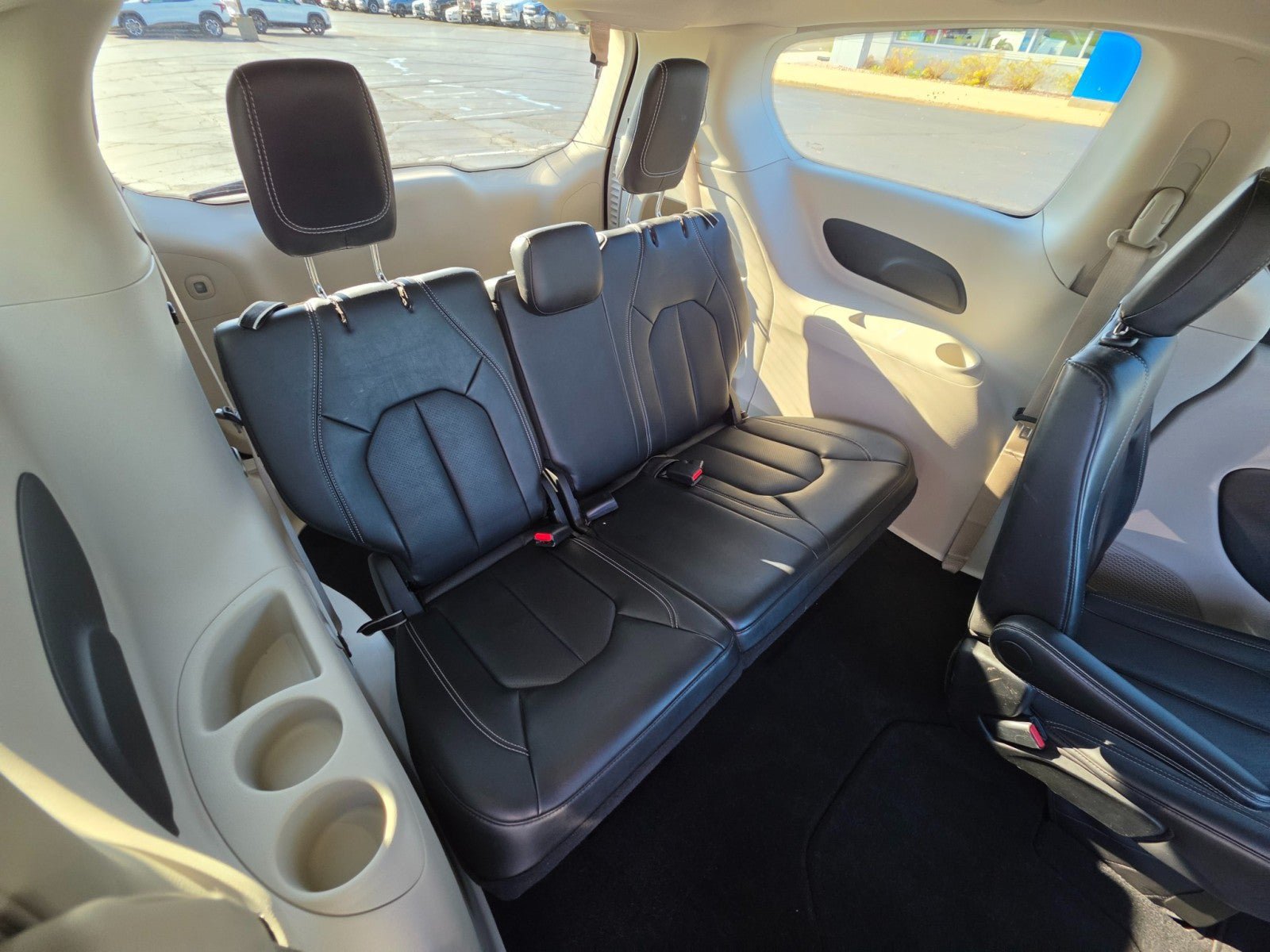Used 2024 Chrysler Pacifica Touring-L FWD image 19