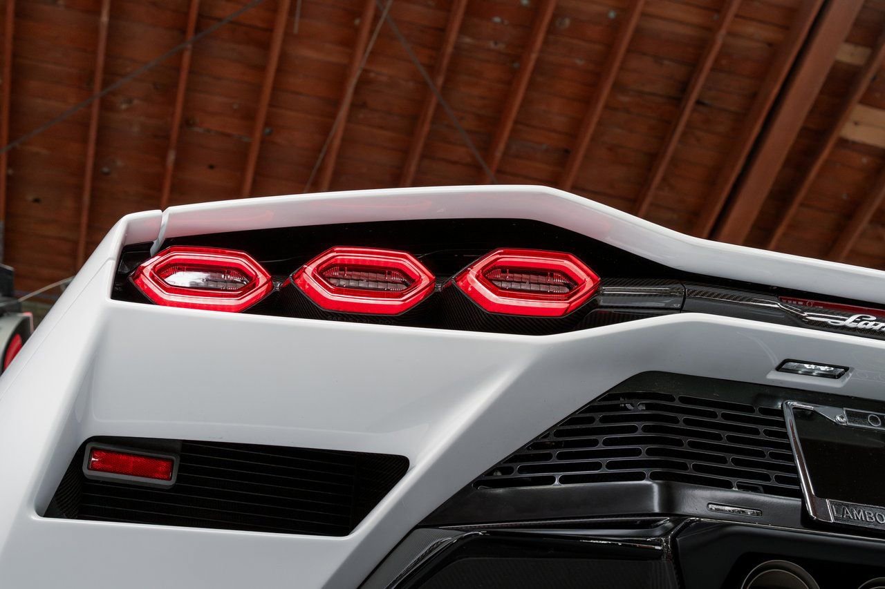 Used 2022 Lamborghini Aventador Countach image 40