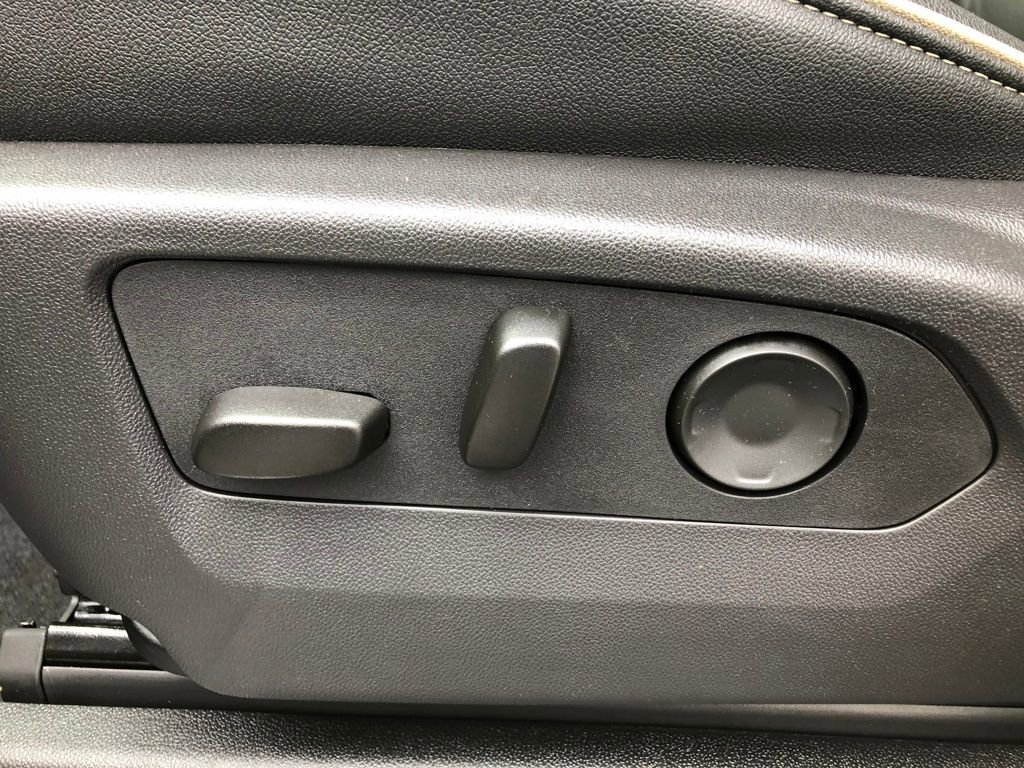 Used 2025 Chevrolet Suburban Premier image 17