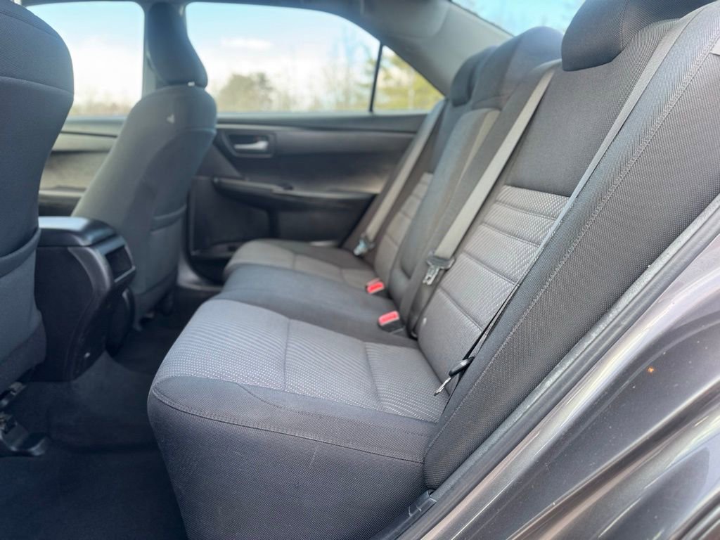 Used 2016 Toyota Camry LE image 19