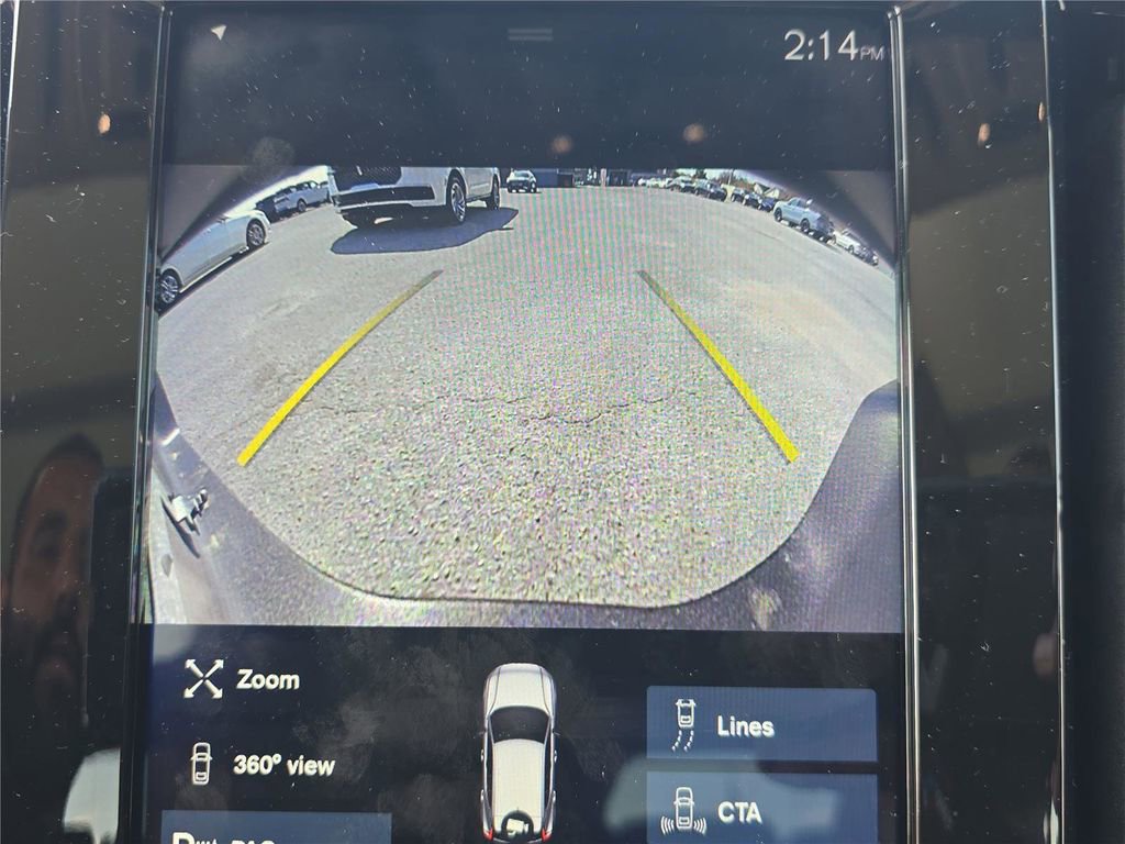 Used 2020 Volvo XC40 T5 Momentum image 16