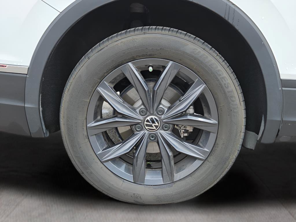 Used 2024 Volkswagen Tiguan SE image 36