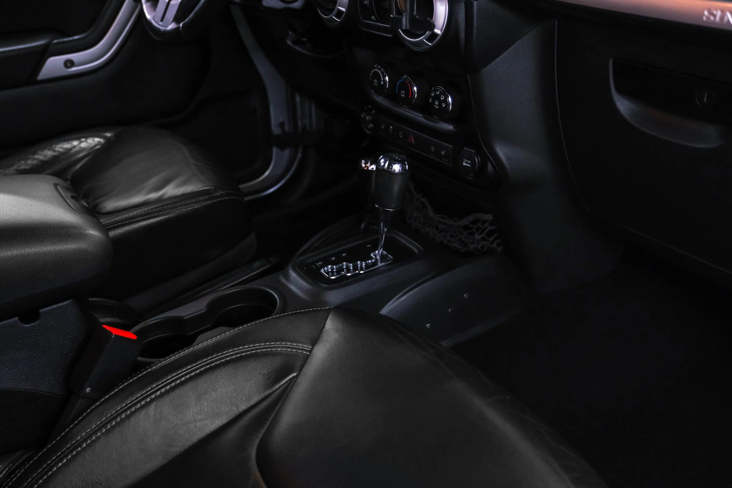 Used 2013 Jeep Wrangler Unlimited Sahara w/ Connectivity Group image 21