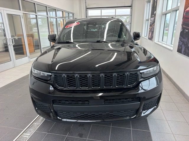 Used 2025 Jeep Grand Cherokee L Altitude AWD/4WD image 2