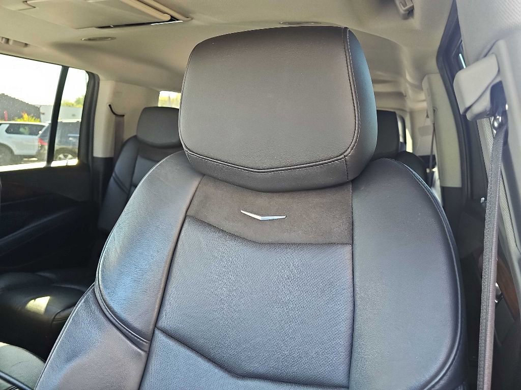 Used 2017 Cadillac Escalade ESV Luxury image 18