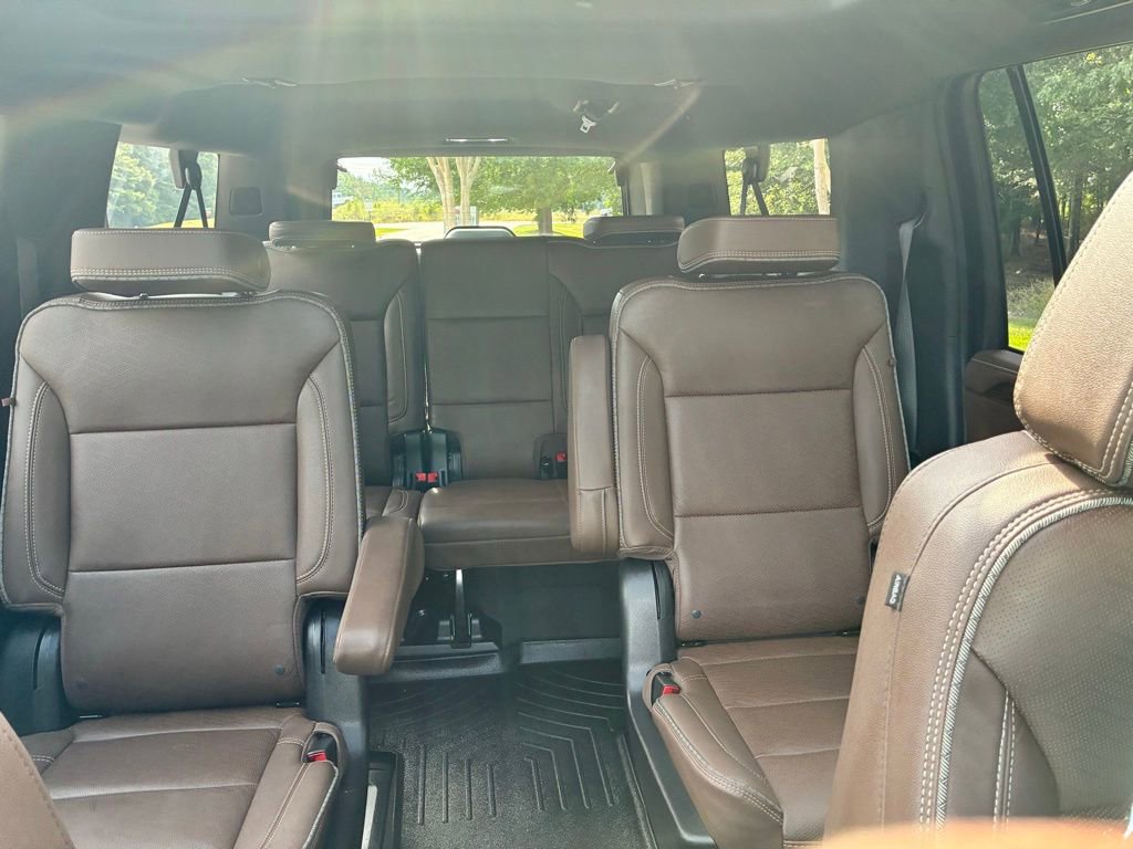 Used 2023 Chevrolet Suburban High Country image 35