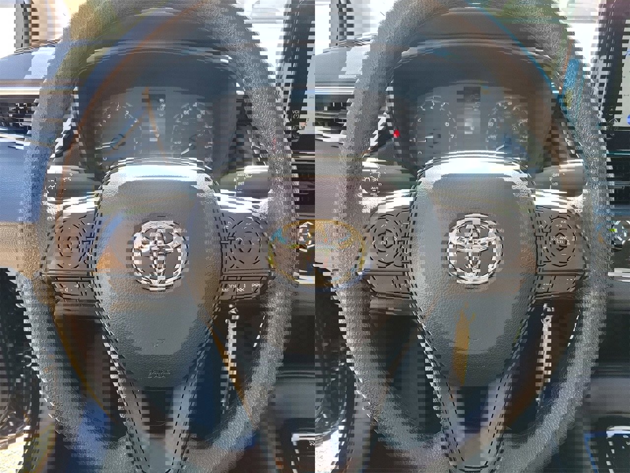 Used 2025 Toyota Corolla LE image 18