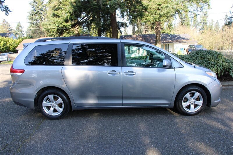 Used 2011 Toyota Sienna LE image 12
