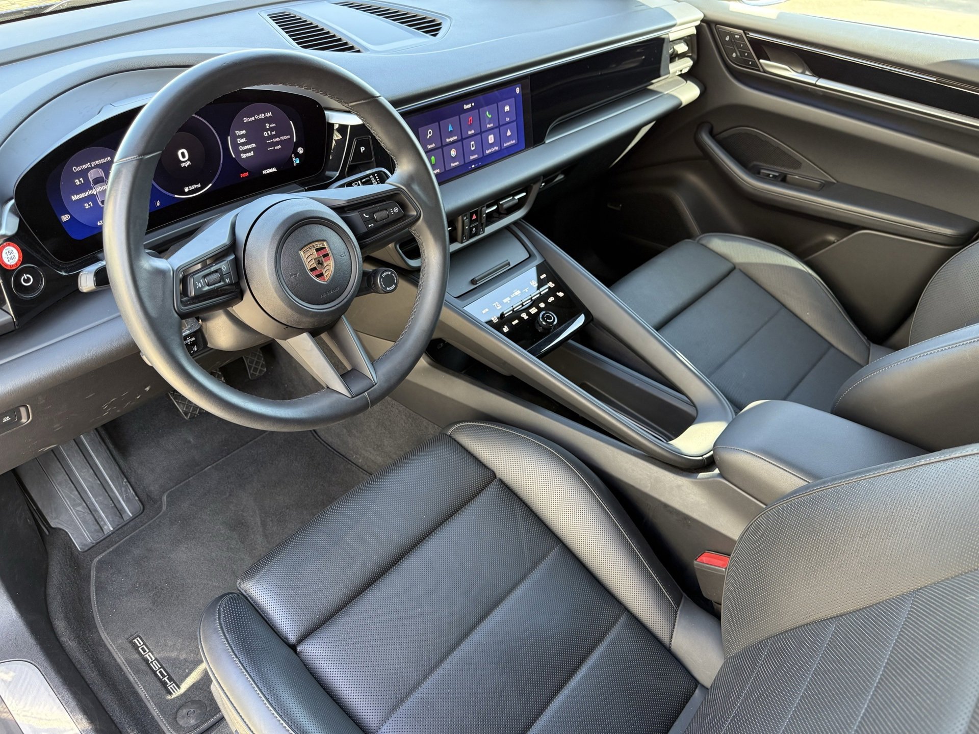 Used 2025 Porsche Macan Electric image 4