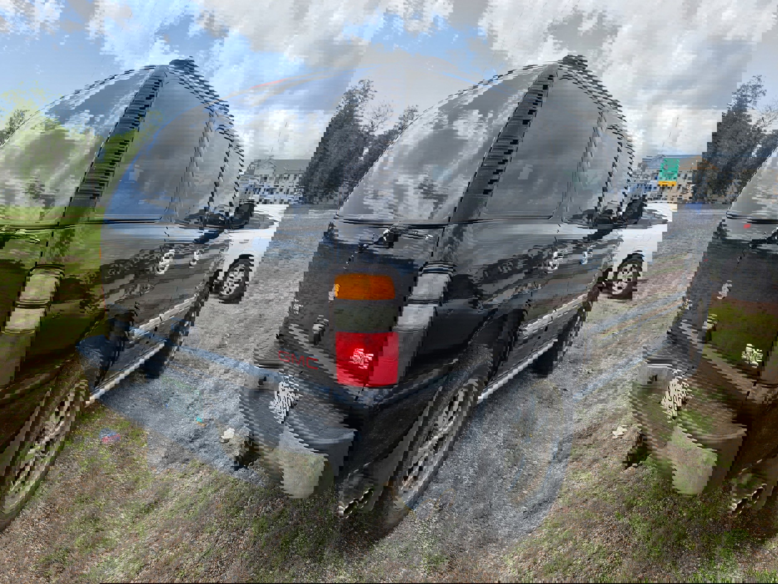 Used 2004 GMC Yukon SLT w/ 1SD Preferred Equipment Group image 5