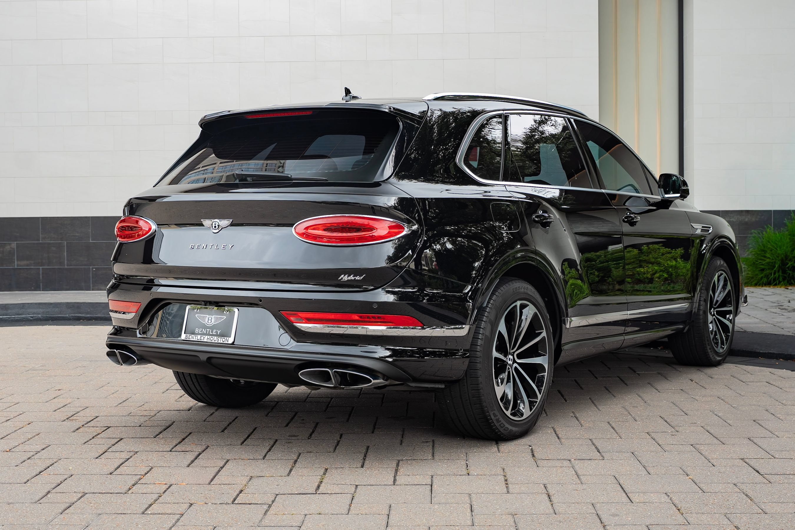 Certified 2024 Bentley Bentayga Plug-In Hybrid AWD/4WD image 3