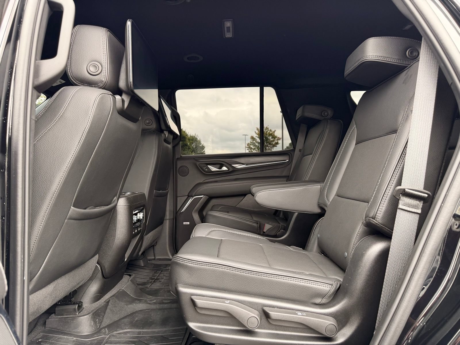 Used 2024 GMC Yukon Denali AWD/4WD image 30