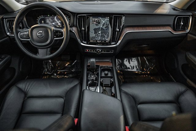 Used 2023 Volvo V60 B5 Cross Country Plus image 21