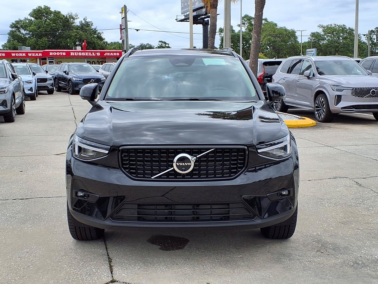 New 2026 Volvo XC40 B5 Plus w/ Climate Package AWD/4WD image 2