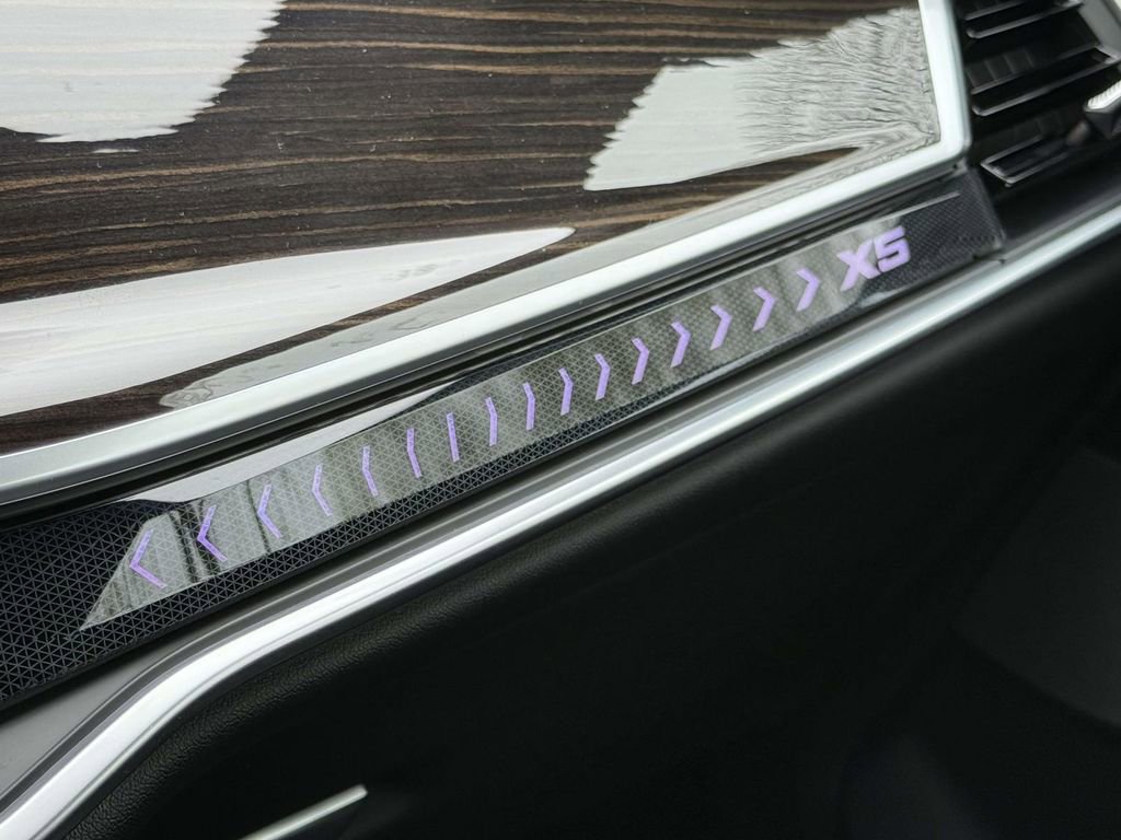 Used 2024 BMW X5 xDrive50e w/ M Sport Package image 28