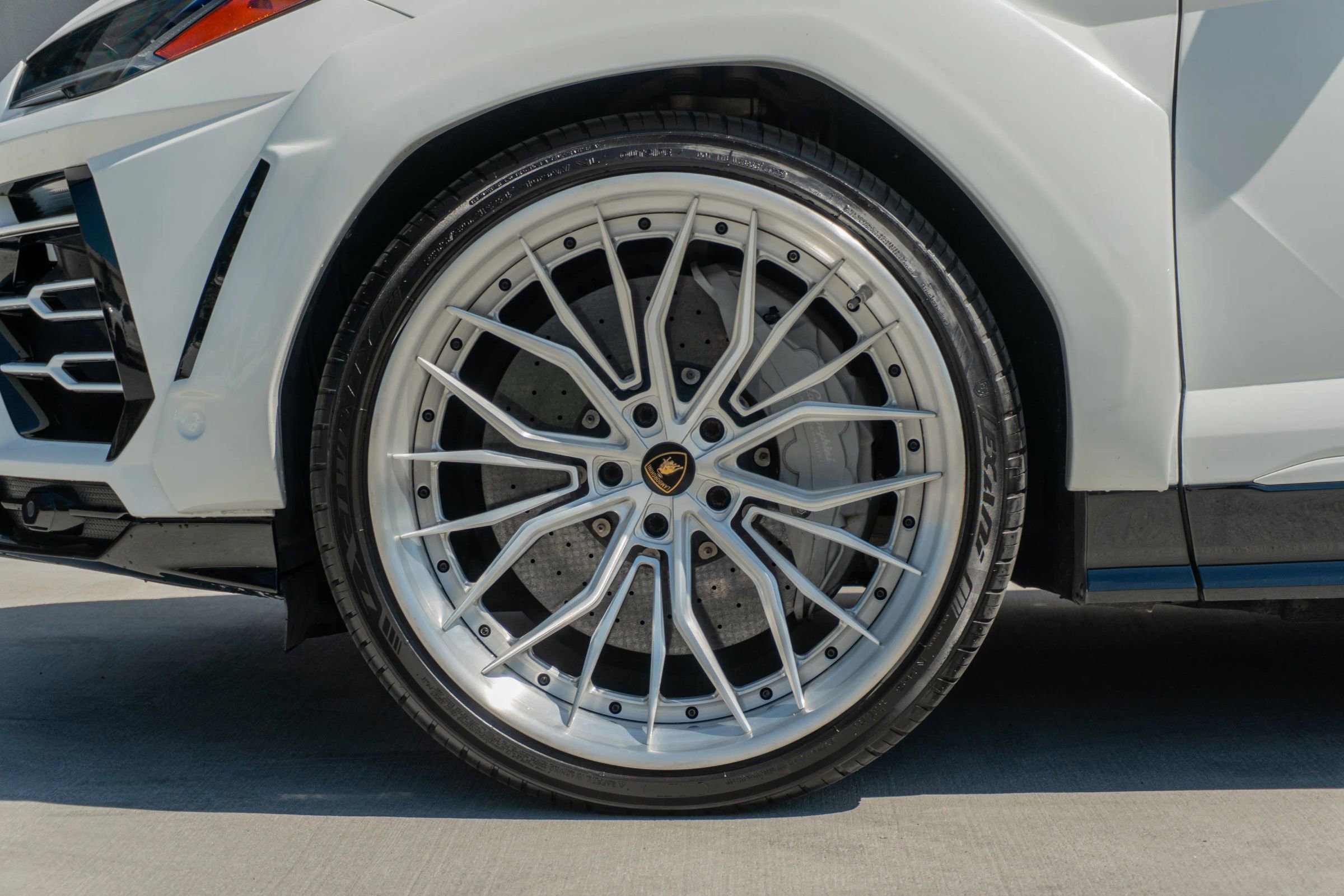 Used 2019 Lamborghini Urus AWD/4WD image 19