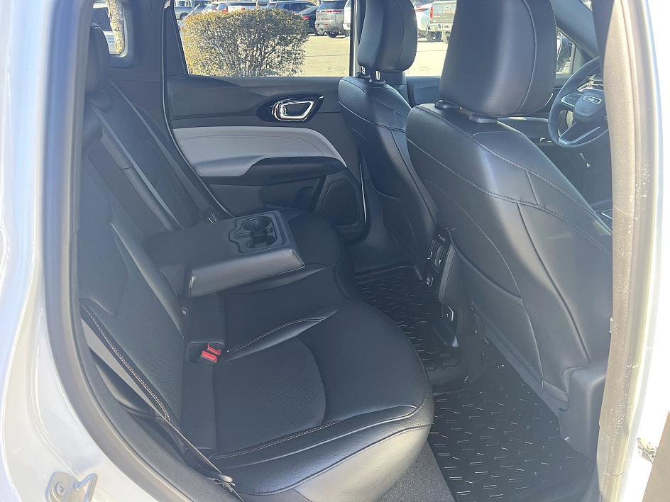 Used 2023 Jeep Compass Limited image 16