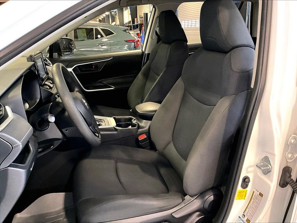 Used 2020 Toyota RAV4 LE w/ Carpet Mat Package AWD/4WD image 10