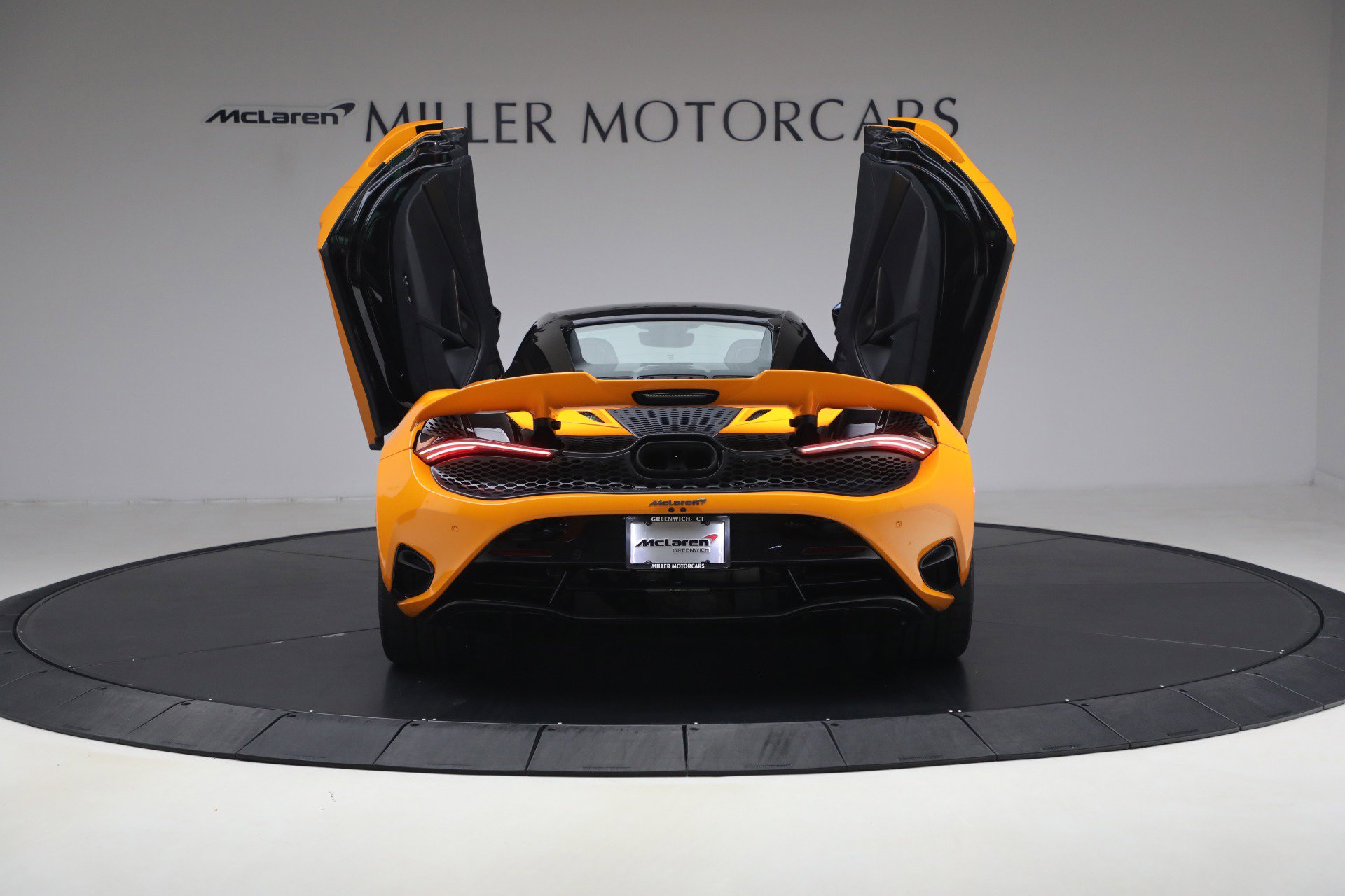 Used 2025 McLaren 750S Spider RWD image 17