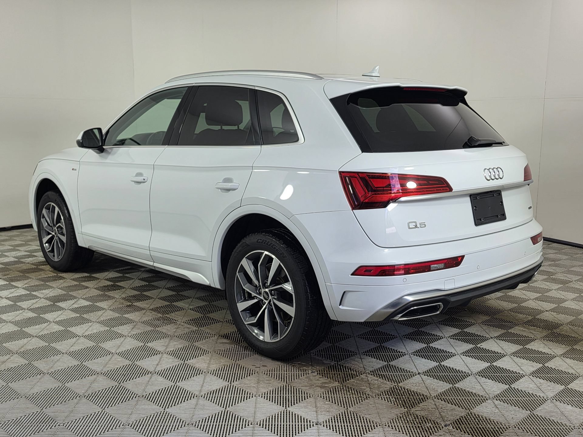 Certified 2024 Audi Q5 2.0T Premium Plus AWD/4WD image 5