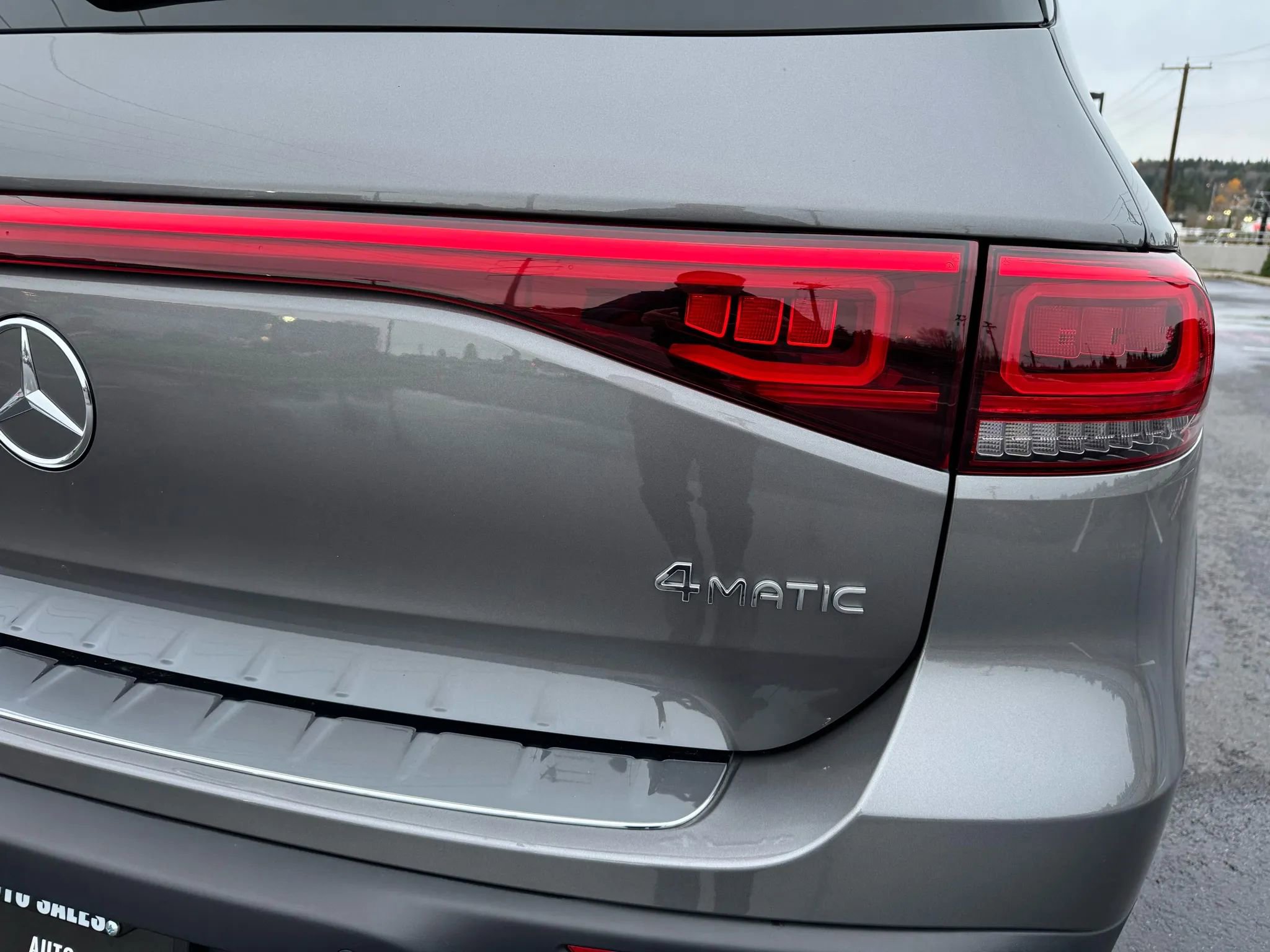 Used 2023 Mercedes-Benz EQB 300 4MATIC w/ Exclusive Package image 18