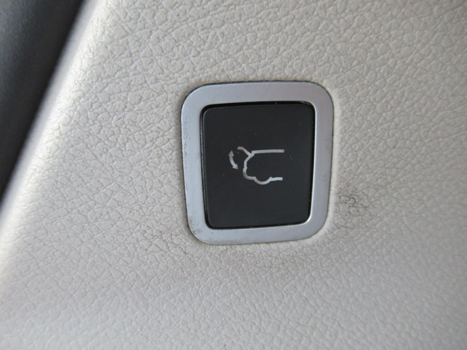 Used 2017 Chrysler Pacifica Platinum FWD image 38